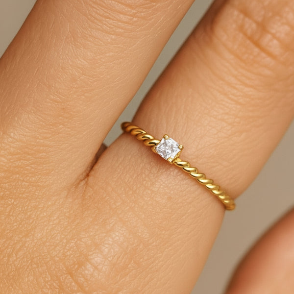 ANILLO SOLITARIO CON DIAMANTE 0.070 QUILATES TAYLA