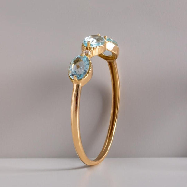 Anillo Oro 18kt con topacios azules y diamantes